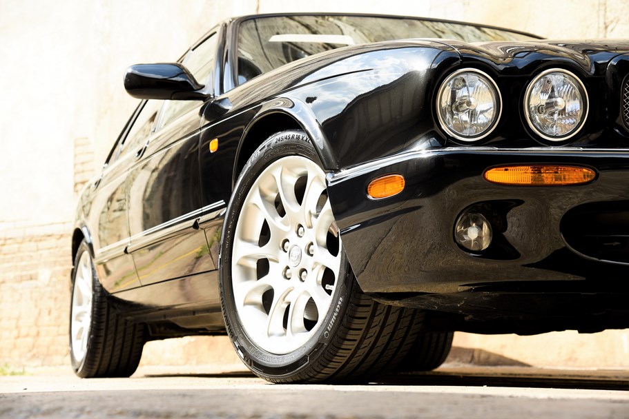 Jaguar XJR