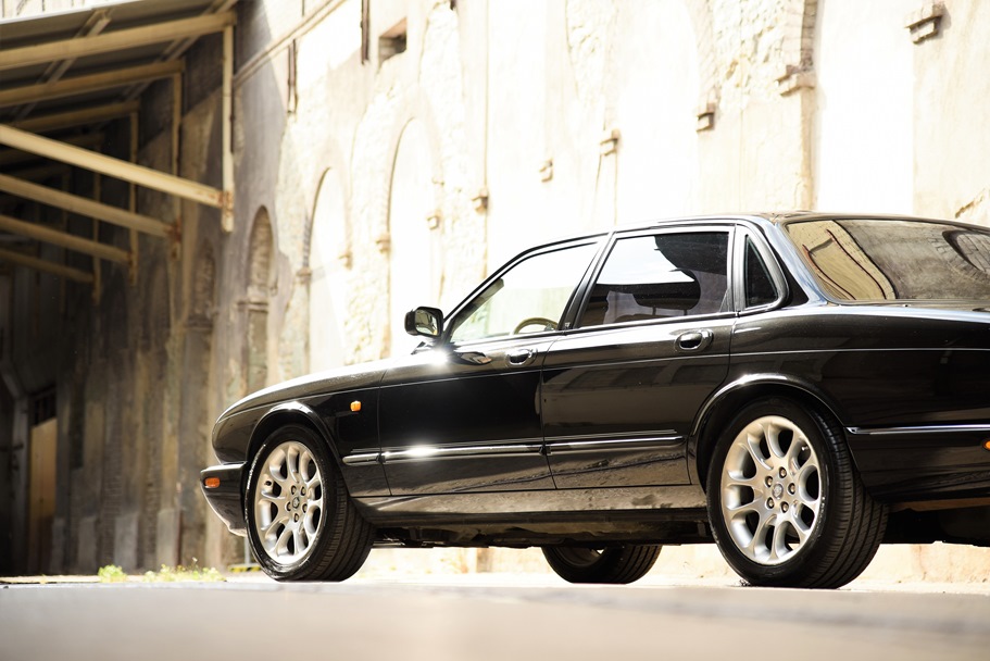 Jaguar XJR