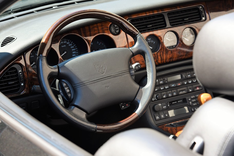 Jaguar XKR