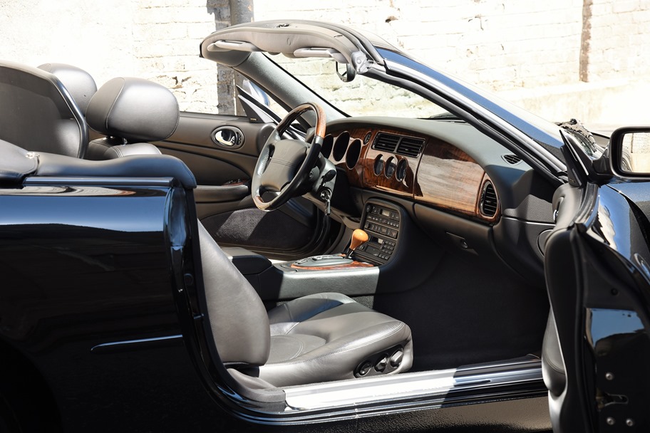 Jaguar XKR